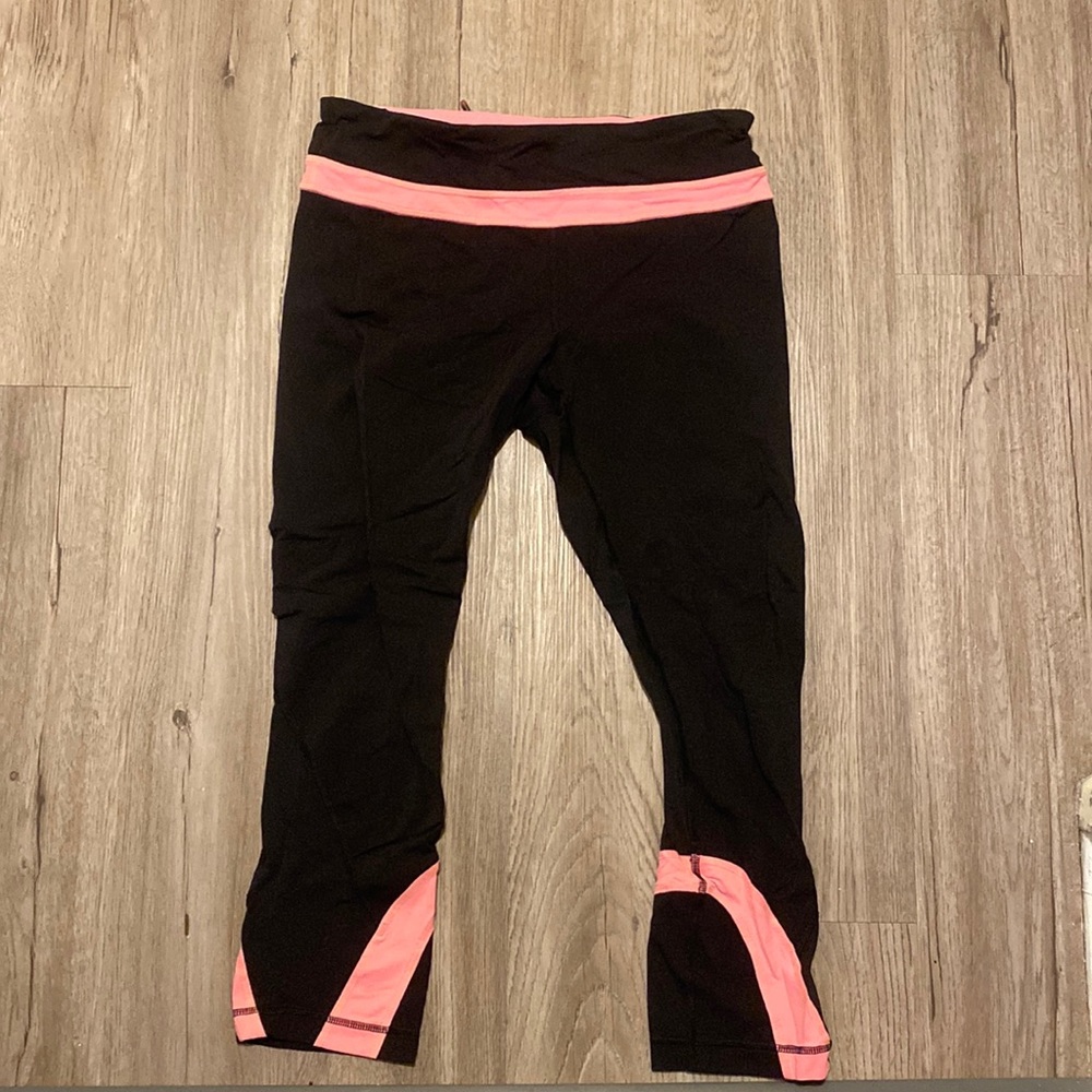 Black lululemon cropped